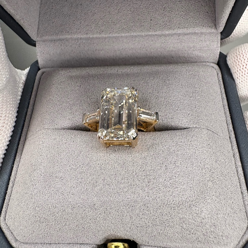 10.04ct Emerald Cut Lab Grown Diamond Ring – IGI Certified – Size 6.5 18k White - Picture 10 of 16